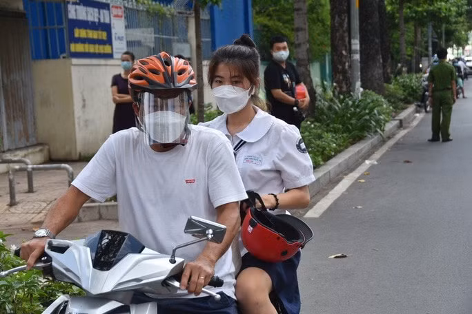 huong dan cach thuc phu huynh dang ky don con dang ket o que tro lai tp hcm hinh 1