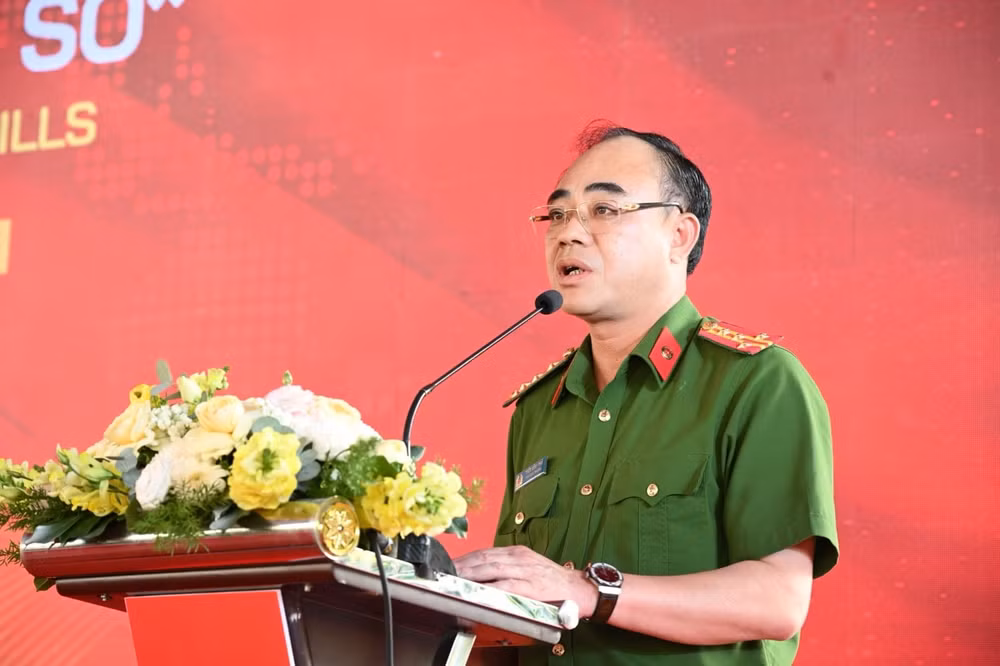 Đại tá Trần Hồng Phú - Phó Cục trưởng Cục Quản lý hành chính về trật tự xã hội (C06, Bộ Công an) - 1 lớn