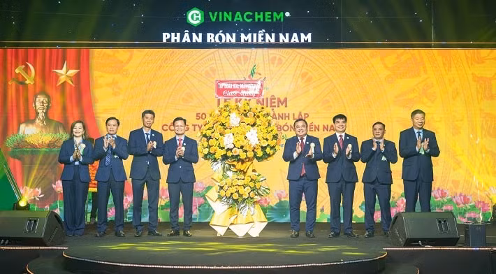 phan-bon-mien-nam-50-nam-nang-tam-nong-san-viet_69e49cd04b978.jpg