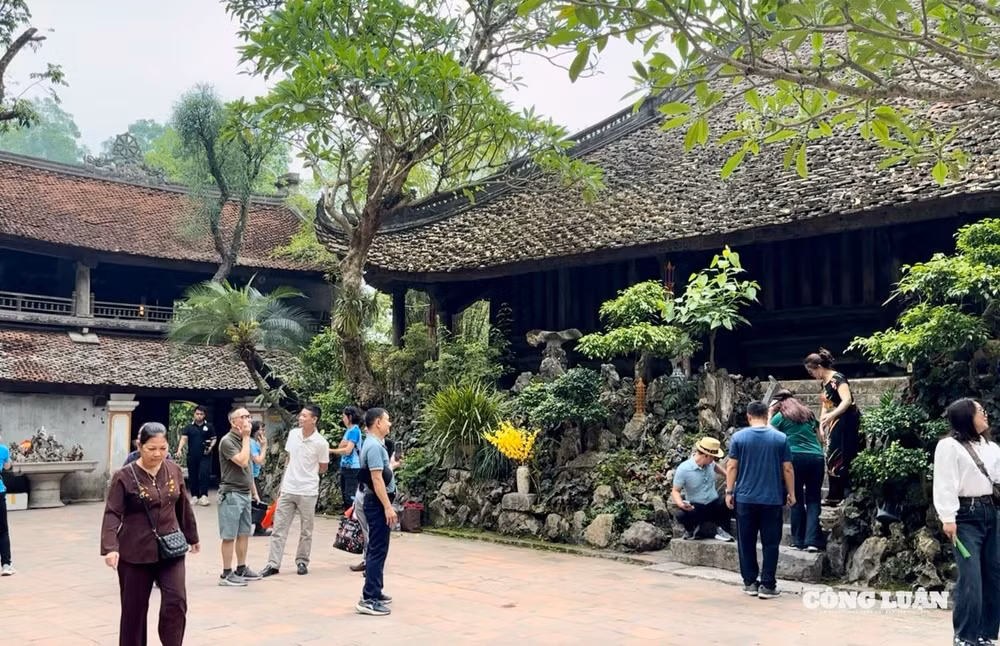 Có thể khẳng định, sự gắn kết giữa hoạt động tín ngưỡng và sinh hoạt văn hóa tại lễ hội Chùa Thầy đã tạo nên sức hút đặc biệt.