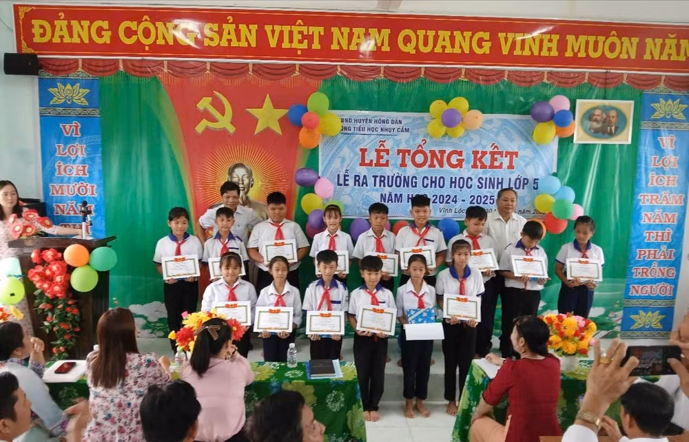 hs_nhan_thuong_cuoi_nam_98fc4(1).jpg