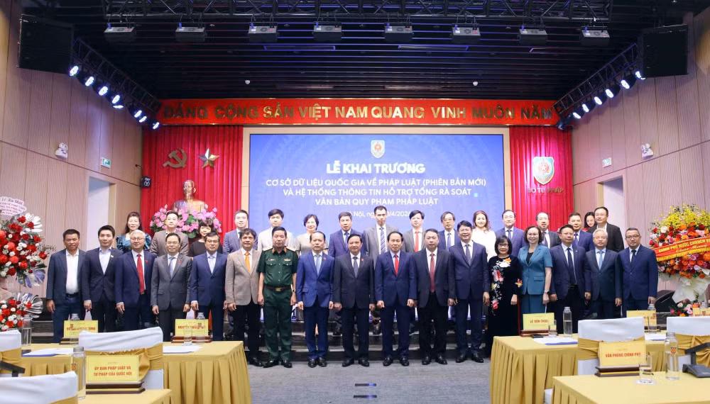 Phó Thủ tướng Lê Tiến Châu bấm nút Khai trương Cơ sở dữ liệu quốc gia về pháp luật (phiên bản mới)- Ảnh 3.