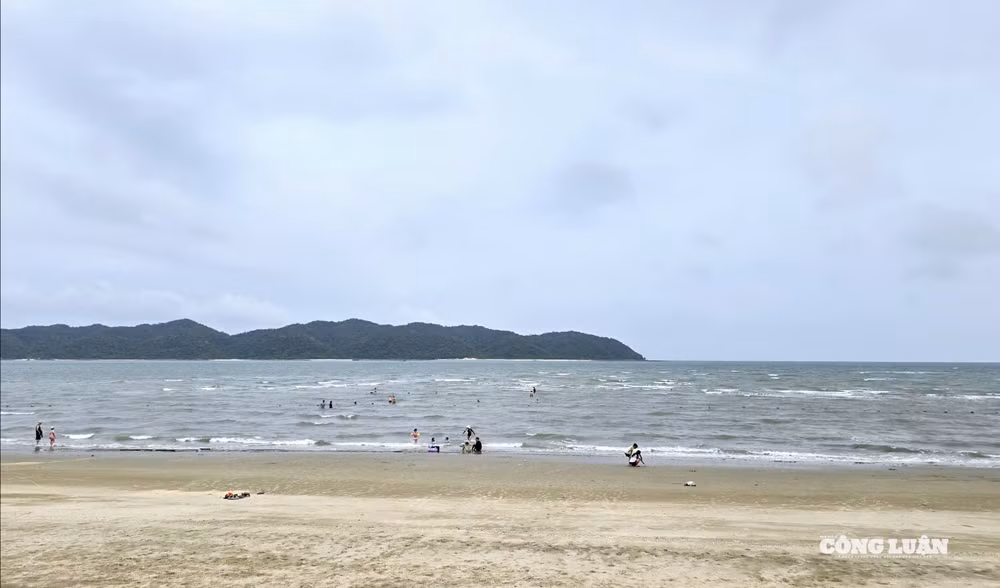 anh-3-quang-ninh-hut-khach-3-ngay-nghi-le.jpg