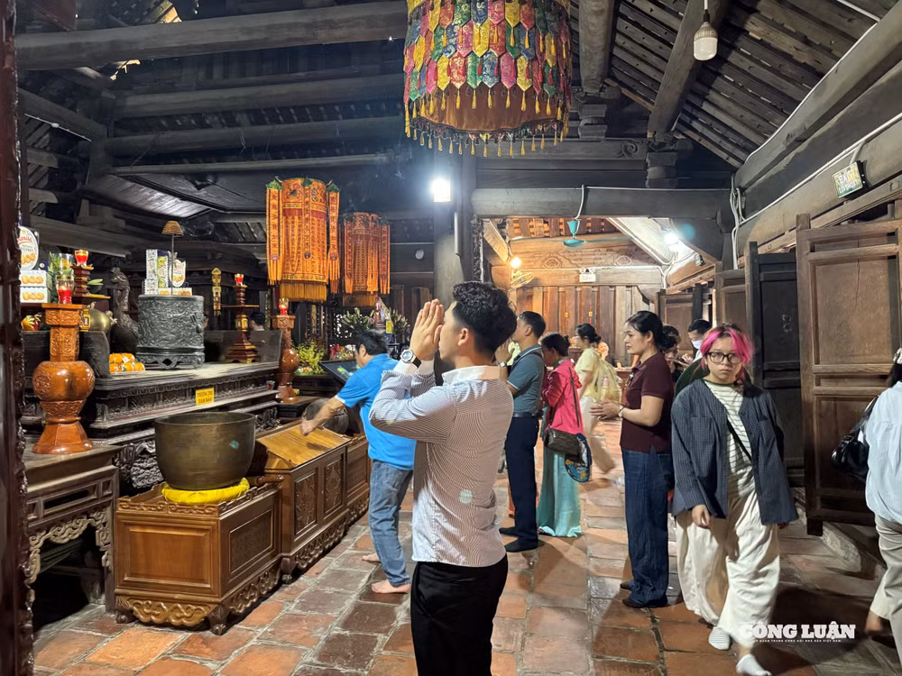 Người dân không chỉ “đi lễ” mà còn “đi hội”, “đi thưởng thức” và “đi trải nghiệm”.