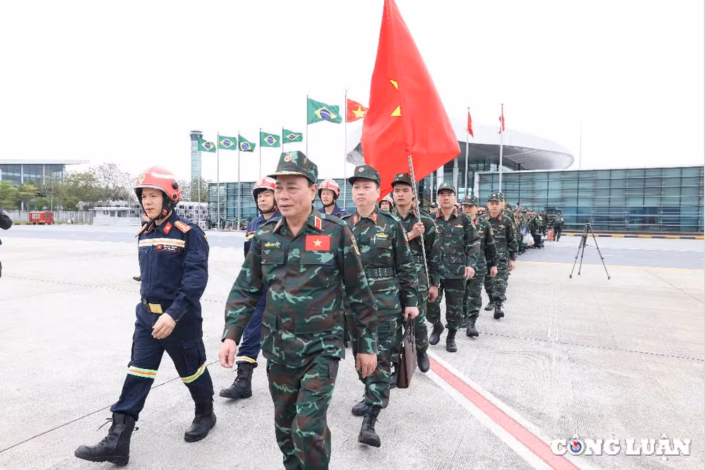 hinh anh 80 quan nhan len duong sang myanmar ho tro khac phuc hau qua dong dat hinh 9