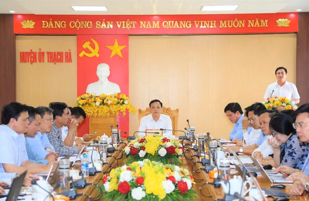 huyen thach ha ha tinh quyet tam hoan thanh muc tieu xoa nha tam nha dot nat hinh 4