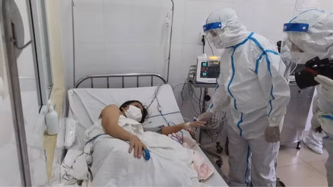 Sau 3 lần xét nghiệm thì sản phụ vẫn dương tính với Covid -19 (ảnh TL).