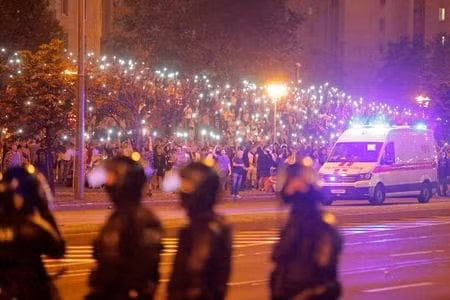 Người dân biểu tình phản đối kết quả bầu cử ở Minsk, Belarus. Ảnh: Reuters