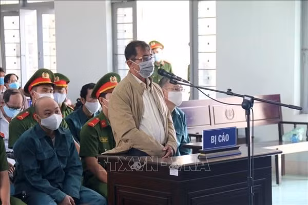 Bị cáo Đỗ Ngọc Điệp, nguyên Chủ tịch UBND thành phố Phan Thiết tại phiên tòa. Ảnh: TTXVN