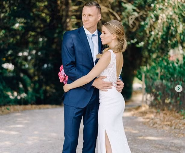 Mối tình giữa Bernd Leno và bạn gái Sophie Christin kết thúc tuyệt đẹp. Ảnh: internet.