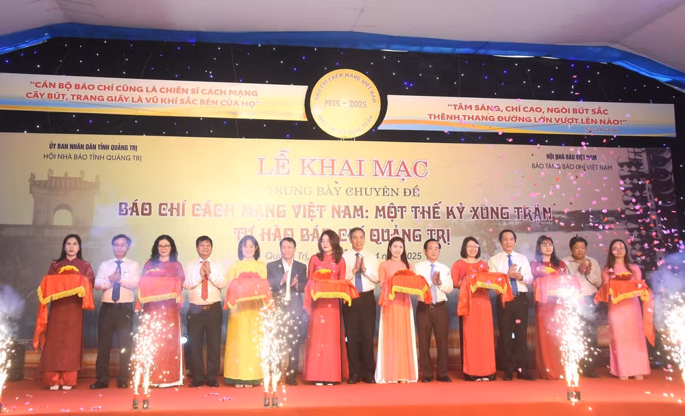 khai mac trung bay bao chi cach mang viet nam mot the ky xung tran va tu hao bao chi quang tri hinh 1