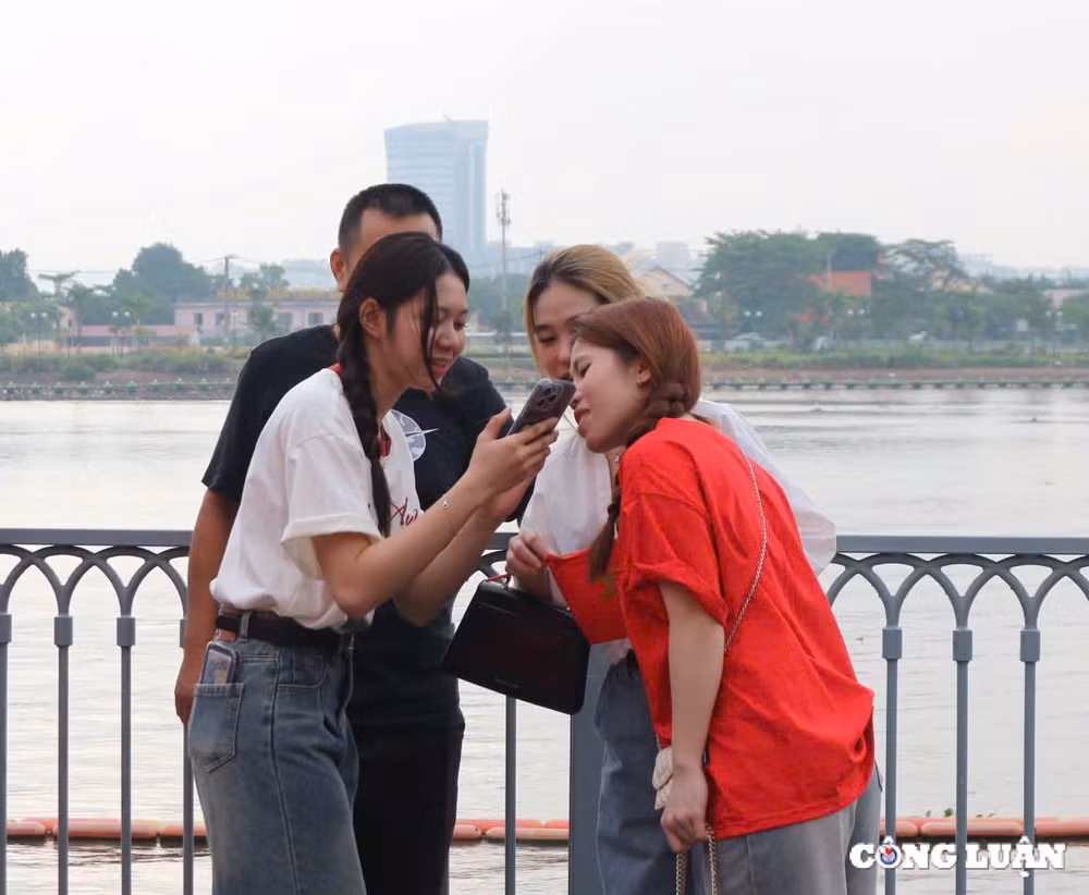 nguoi dan tp hcm thich thu xem dien tap khai hoa dan dai bac phuc vu dai le 30 4 hinh 8