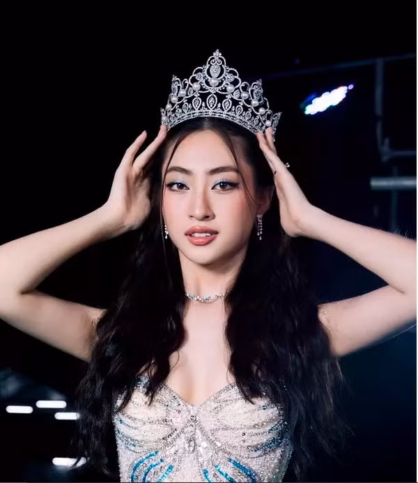 hoa hau luong thuy linh tot nghiep dai hoc ngoai thuong loai xuat sac hinh 3