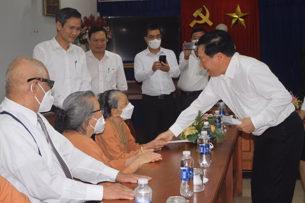 pho thu tuong pham binh minh tham tri an nguoi co cong voi cach mang hinh 1