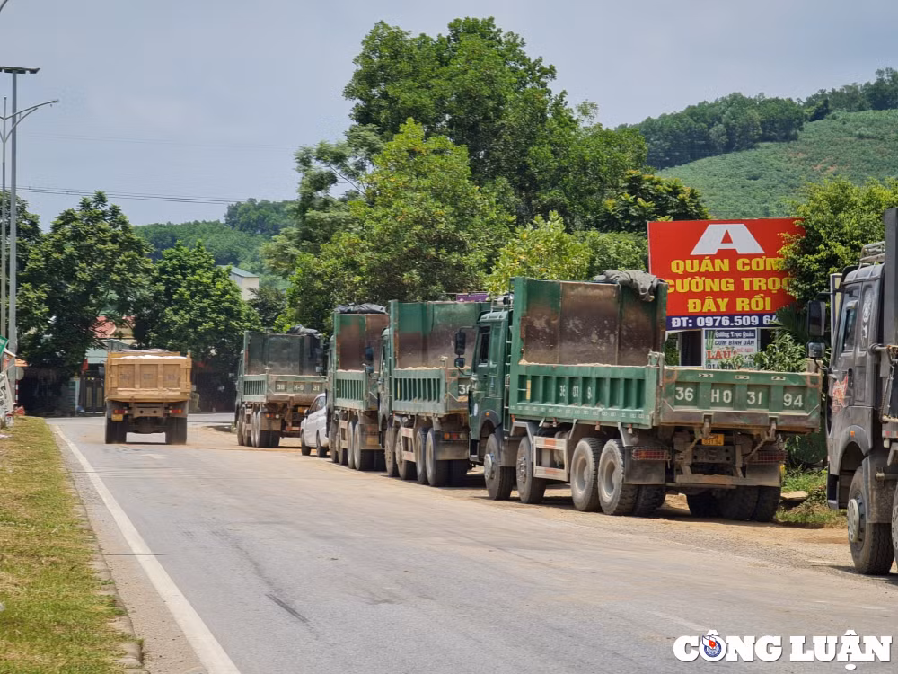 xe tai cat thung ve nguyen ban tu tin luu thong tren duong hinh 1