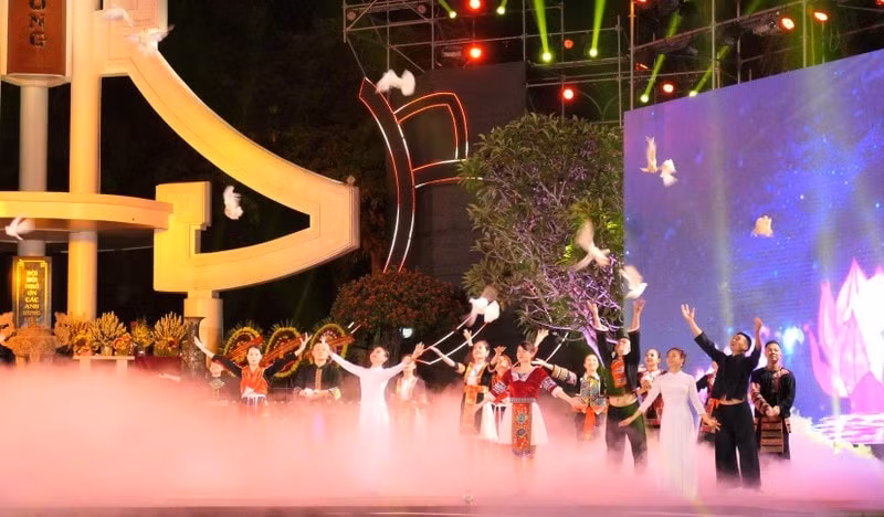 khuc trang ca hoa binh loi tri an sau sac cac anh hung liet si hinh 13