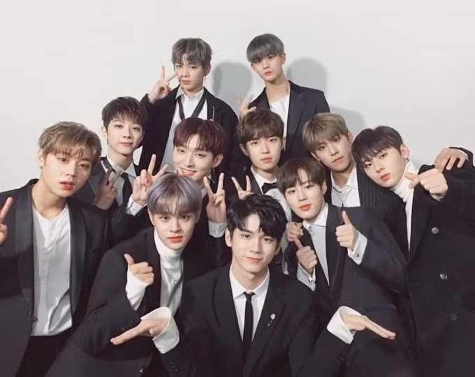nhom nhac wanna one tai hop voi doi hinh khong tron ven hinh 1