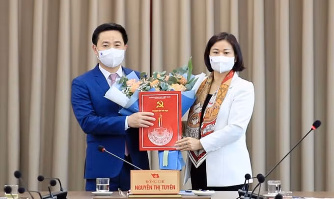 chanh van phong thanh uy ha noi lam bi thu thi uy son tay hinh 1