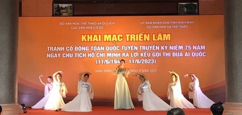 trien lam tranh co dong ky niem ngay chu tich ho chi minh ra loi keu goi thi dua ai quoc hinh 4