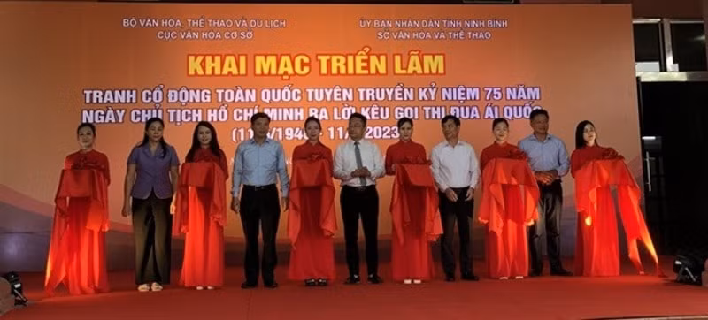 trien lam tranh co dong ky niem ngay chu tich ho chi minh ra loi keu goi thi dua ai quoc hinh 2