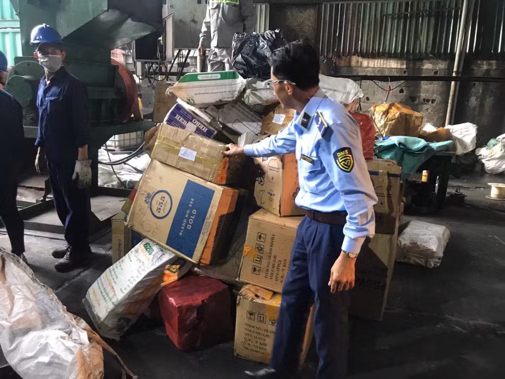 tp hcm tieu huy gan 21000 bao thuoc la nhap lau hinh 1