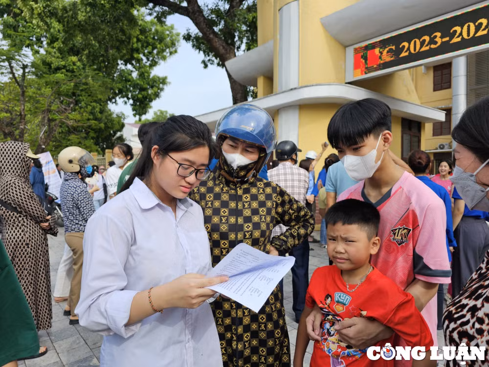thi sinh thi tuyen lop 10 thpt tai thanh hoa phan khoi ket thuc ngay thi dau tien hinh 8