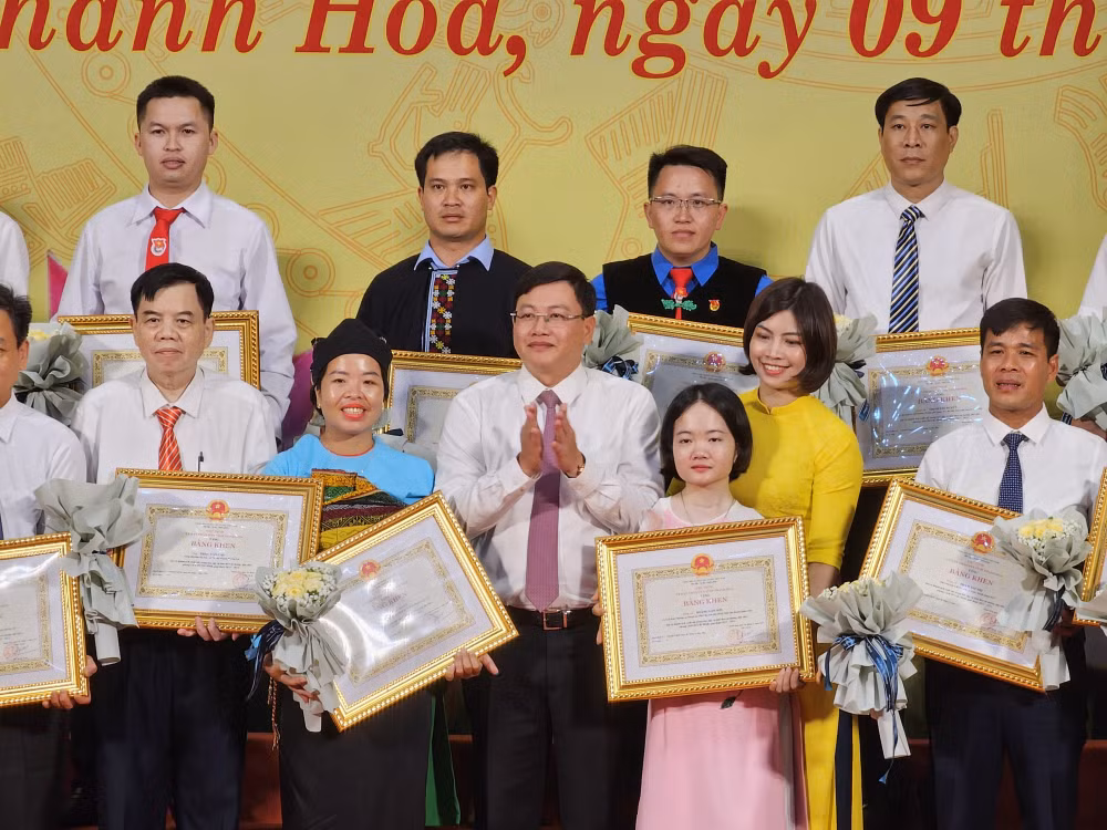 bai phat bieu dam nuoc mat cua co giao khong tay o thanh hoa hinh 6
