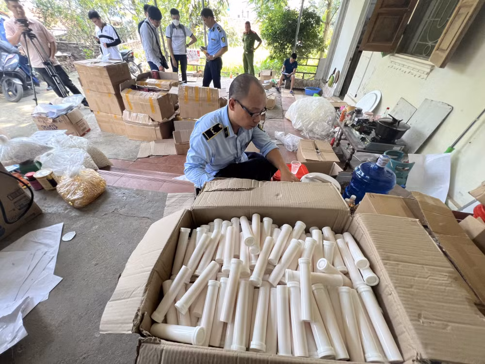 ha noi phat hien co so san xuat thuc pham chuc nang gia so luong rat lon hinh 1