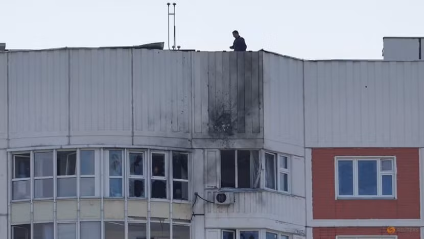 nga tiep tuc bao cao bi tan cong gan bien gioi ukraine gom cac nha may loc dau hinh 1