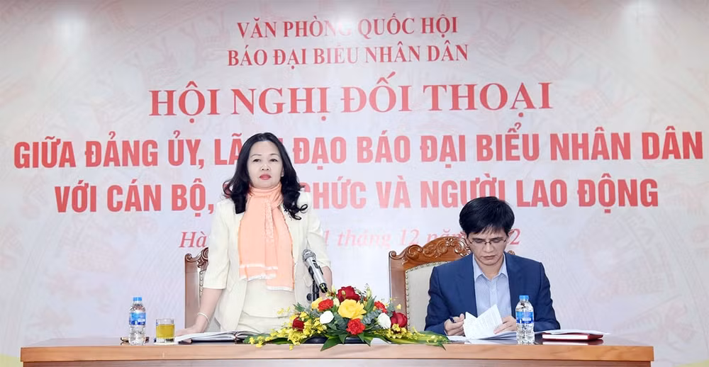 bao dai bieu nhan dan doi thoai voi can bo vien chuc va nguoi lao dong hinh 1