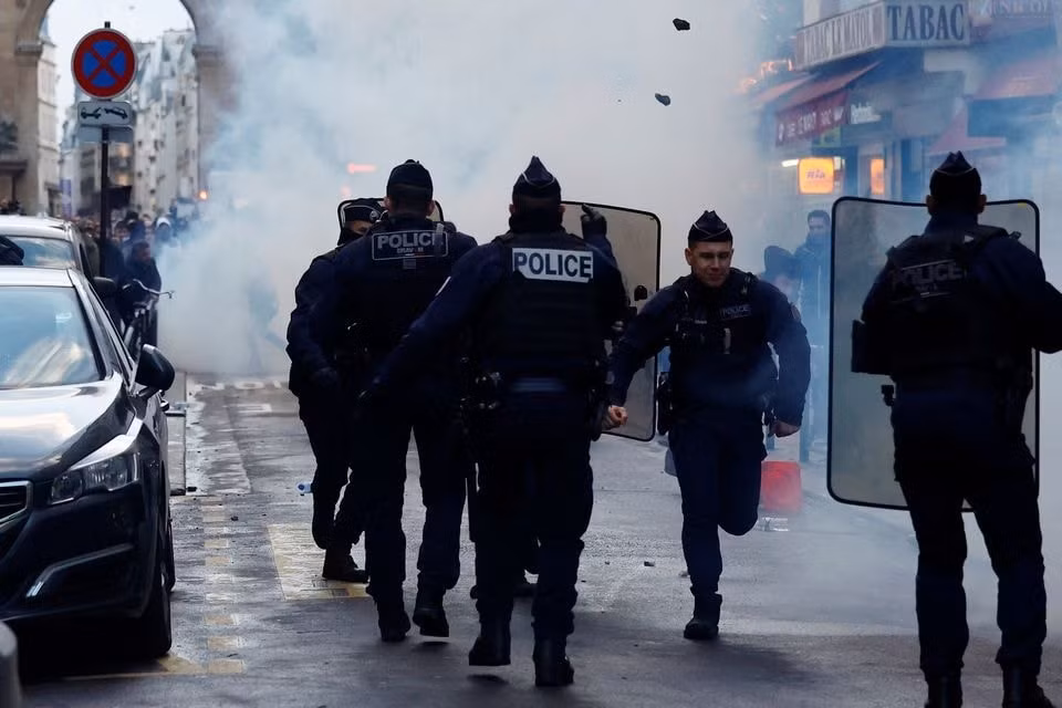 xa sung vao cong dong nguoi kurd o paris 3 nguoi thiet mang hinh 3