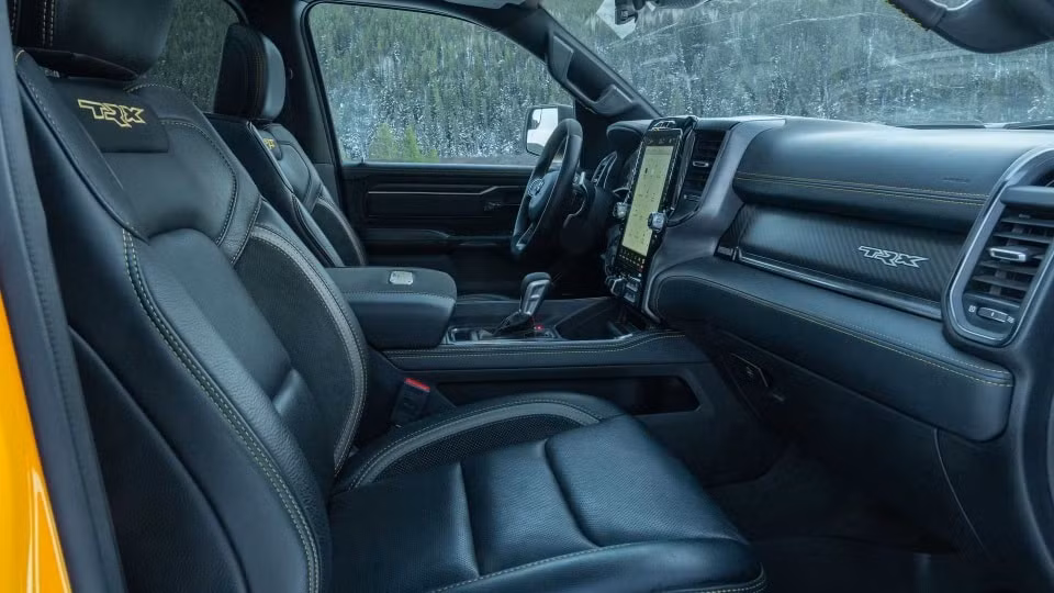 ram 1500 trx phien ban dac biet gia hon 100000 usd hinh 2