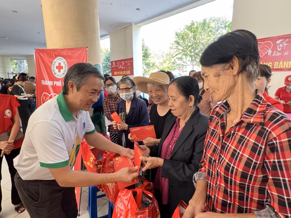 pvfcco lan toa xuan yeu thuong tet se chia tren khap ca nuoc hinh 1