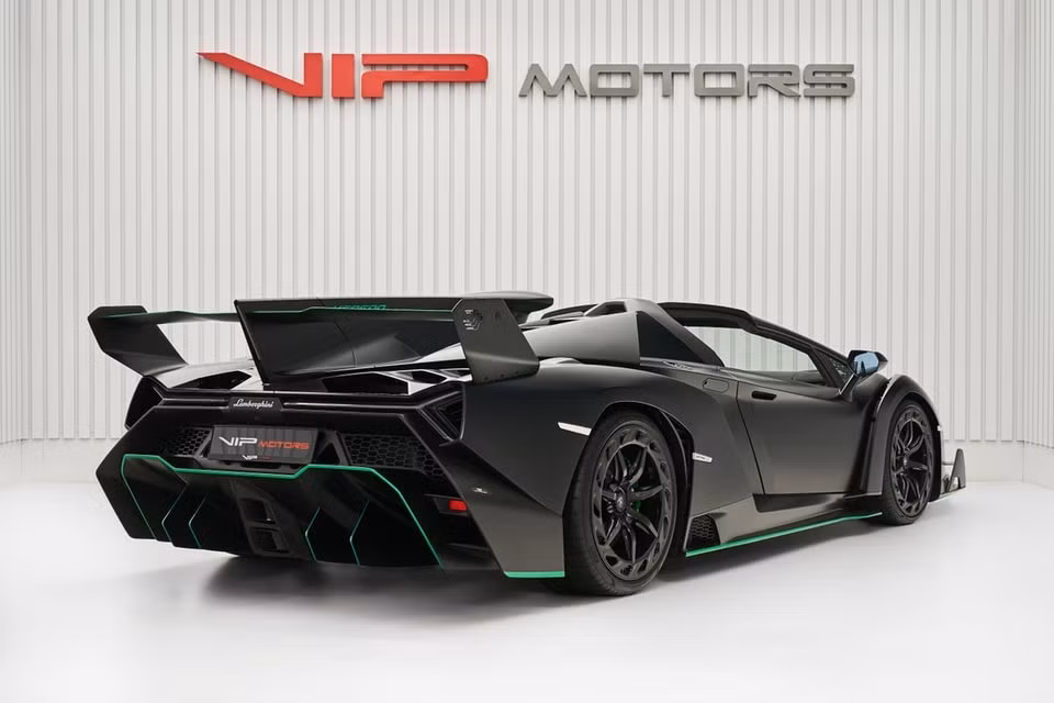 lamborghini veneno roadster co gia gan 10 trieu usd hinh 17