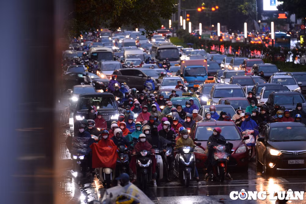 ha noi mua ret duong pho lai un tac keo dai hinh 3