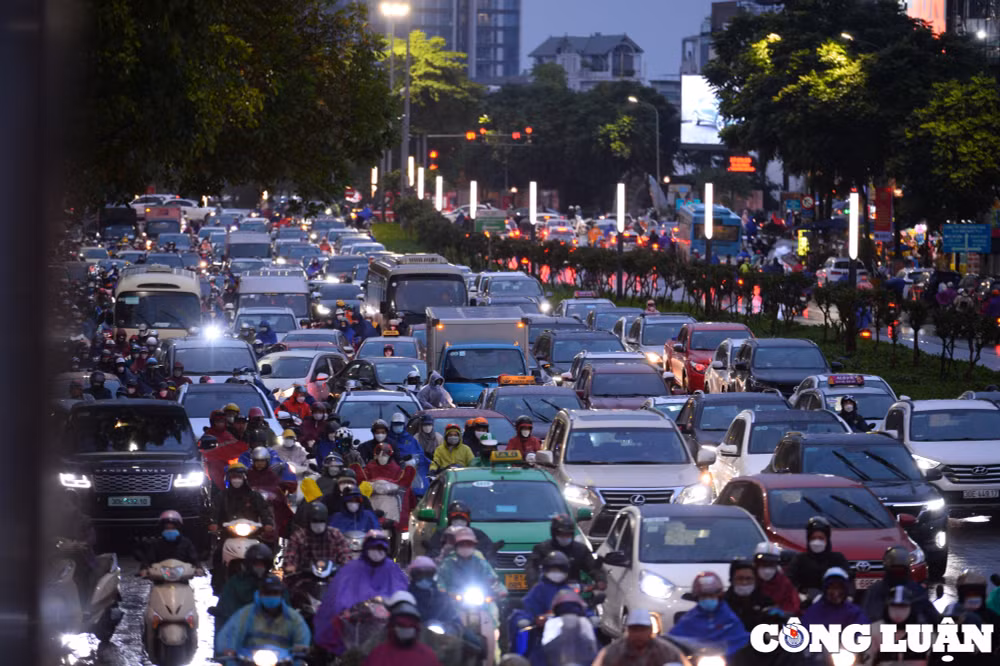 ha noi mua ret duong pho lai un tac keo dai hinh 2
