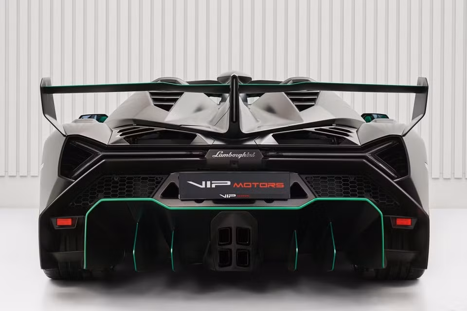 lamborghini veneno roadster co gia gan 10 trieu usd hinh 12