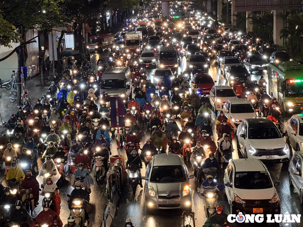 ha noi mua ret duong pho lai un tac keo dai hinh 7