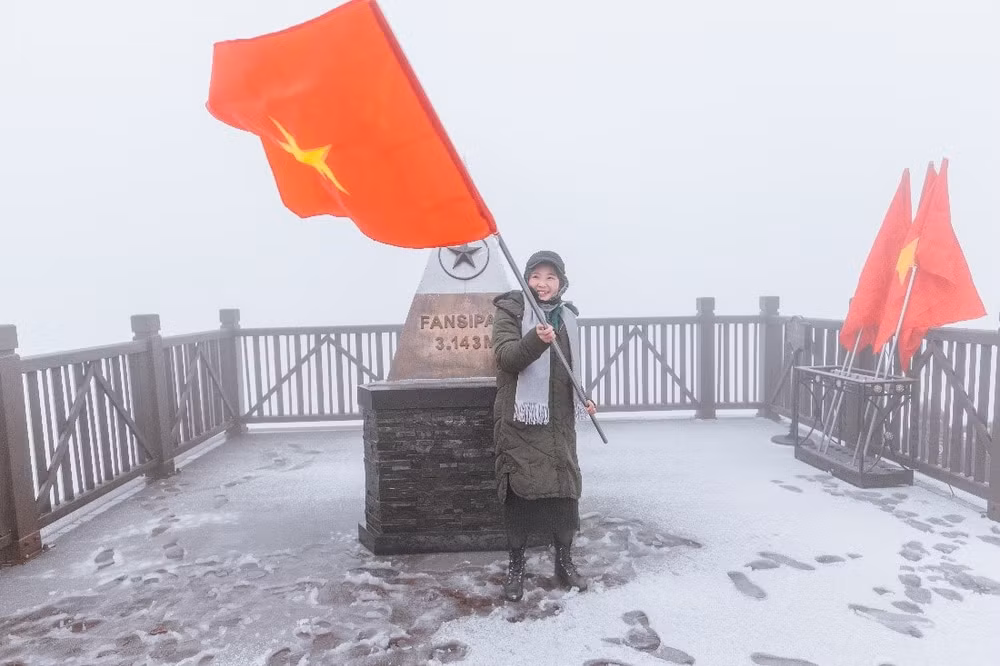 dep nhu troi au khung canh tuyet roi tai dinh fansipan sang 28 12 hinh 7