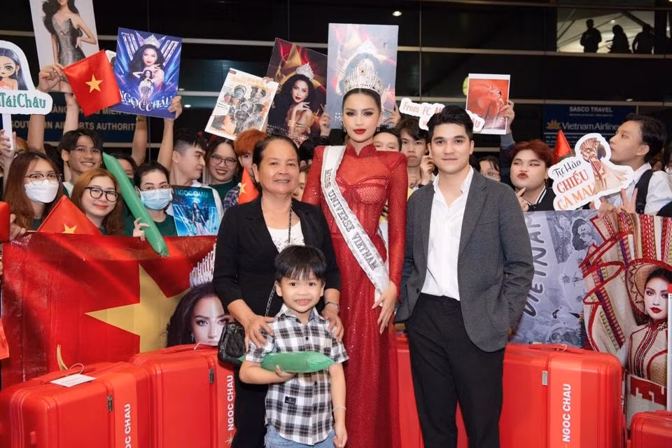 hoa hau ngoc chau len duong sang my tham du miss universe 2022 hinh 1