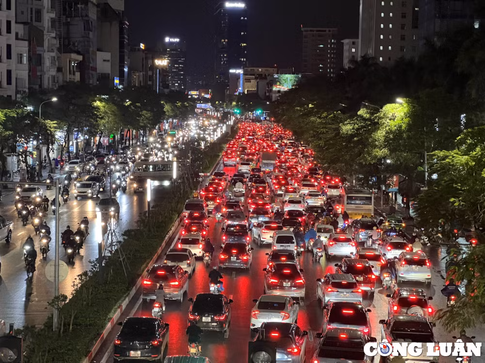 ha noi mua ret duong pho lai un tac keo dai hinh 9