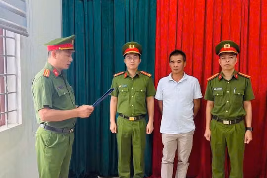 Gia Lai: Đổ hơn 300 tấn đá thải gây ô nhiễm môi trường, 2 người đàn ông bị khởi tố