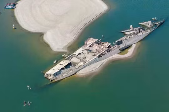 Sông Danube cạn kỷ lục, lộ xác tàu chiến và xương voi ma mút