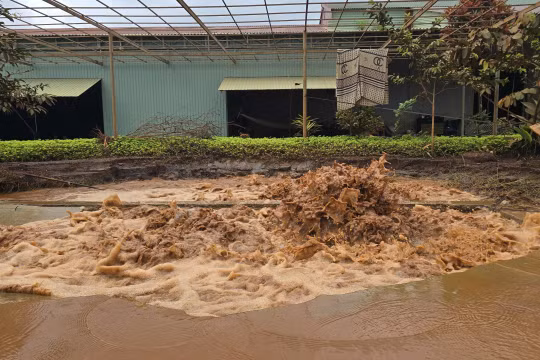 Gia Lai: Dòng khí tại giếng khoan trào lên với áp suất lớn, miệng giếng bị xói lở gấp đôi