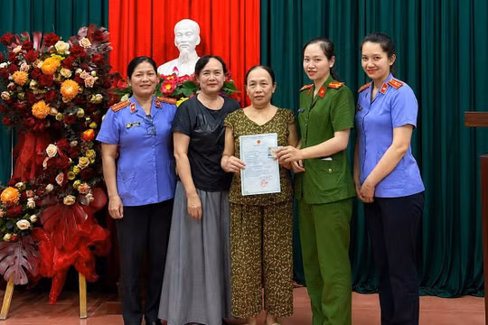 Quảng Ngãi: Ở tuổi 71, người phụ nữ lần đầu có giấy khai sinh và căn cước công dân