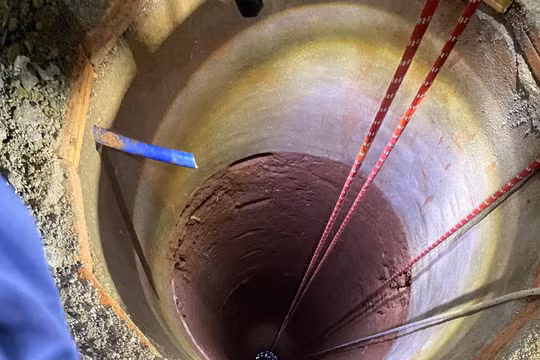 Gia Lai: Kịp thời giải cứu người phụ nữ bị rơi xuống giếng sâu 30m trong lúc đi nhặt ve chai