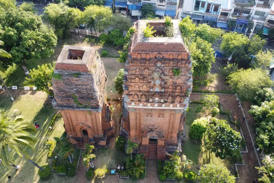 Chiêm ngưỡng vẻ đẹp huyền thoại của Tháp Đôi – di sản Champa nghìn năm ở phố biển Gia Lai