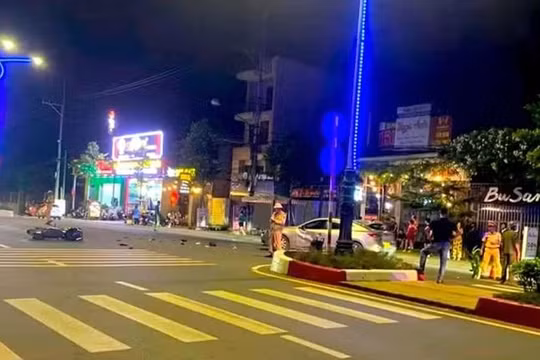 Gia Lai: Điều khiển xe máy chạy tốc độ cao, nam thanh niên lao đầu vào ô tô tử vong
