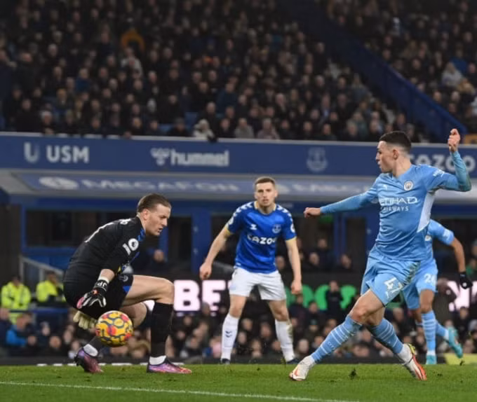 danh bai everton 1 0 man city lai hon liverpool 6 diem hinh 1