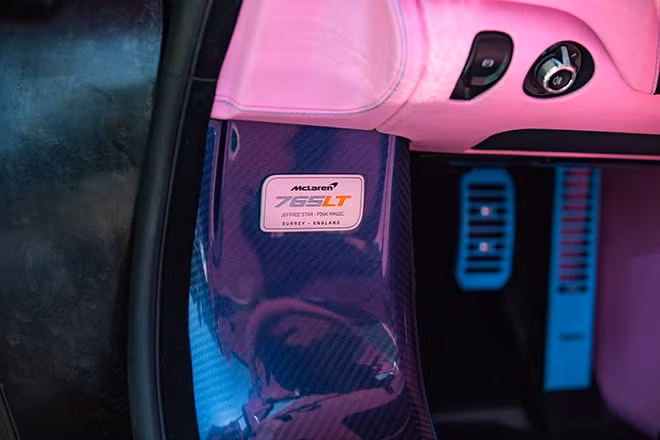 cung ngam sieu xe mclaren 765lt mau hong canh sen doc nhat the gioi hinh 9